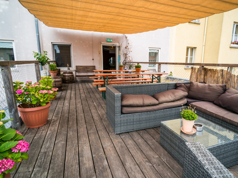 https://www.babelfish-hostel.de/media/Galeryhostel/017 hostel terrace.jpg